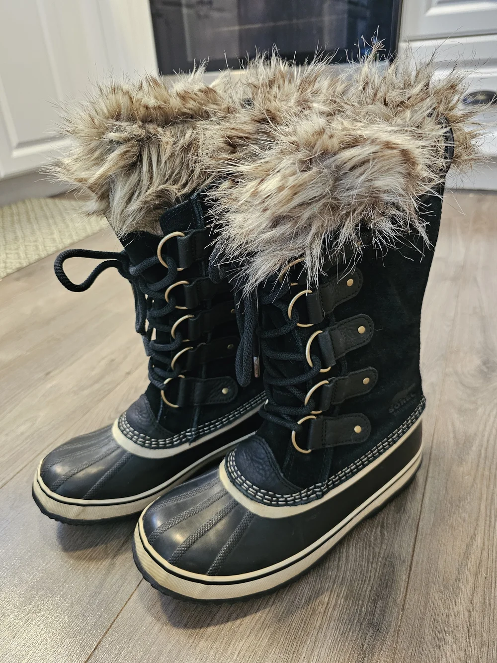 Sorel Black Boots with Faux-Fur Cuff